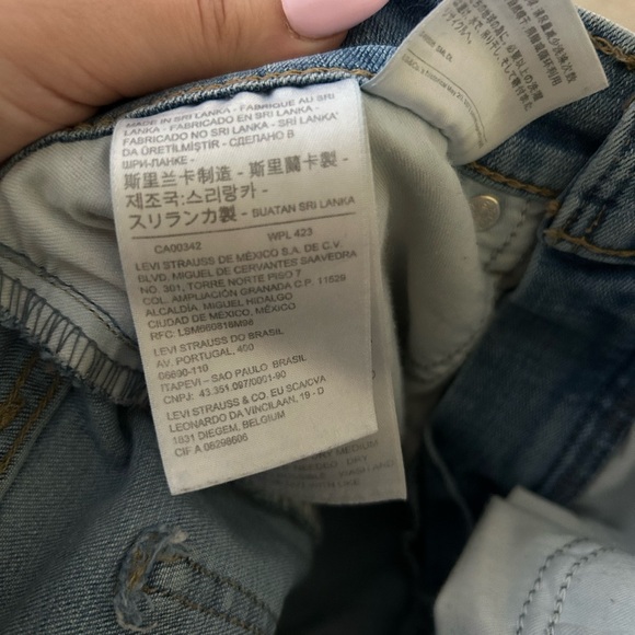 Levi’s 312 Shaping Slim Jeans - Picture 6 of 7